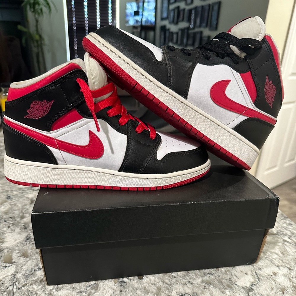 Nike Air Jordan 1 Mid